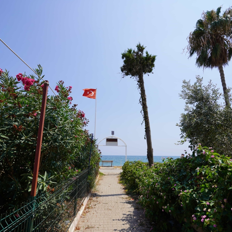 Limonlu Yücel Tatil Sitesi ile Deniz Kıyısında Yaşam
